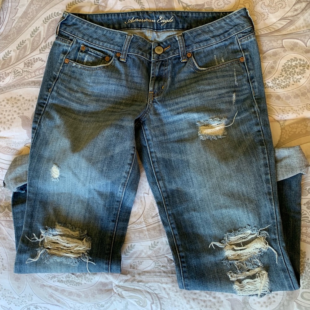 American Eagle Distressed Boyfriend Jean